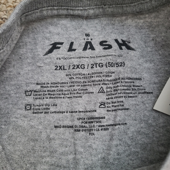 NWT The Flash Super Icons Crew Neck T Shirt 2X - Picture 3 of 4